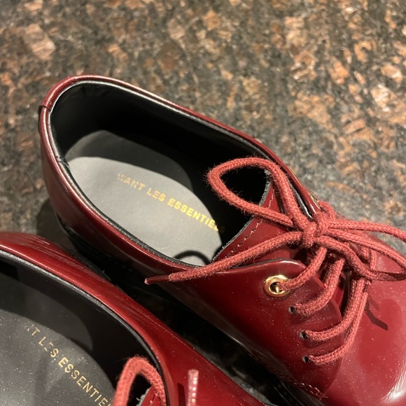 Want burgundy shoes - Picture 3 of 4